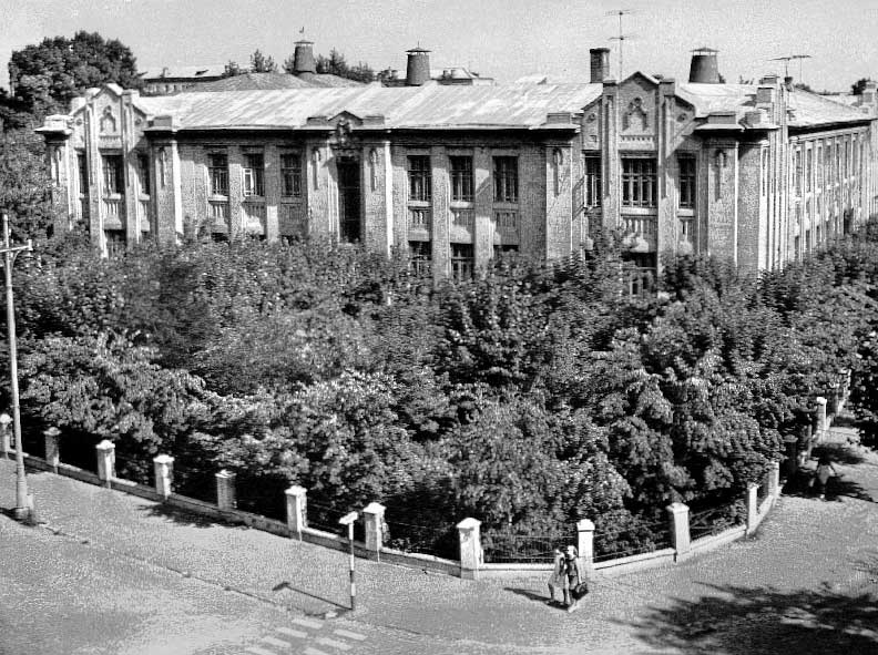 Школа №1, где с 1934 по 1944 годы учился С.К. Никитин. Фото 1950-х гг.